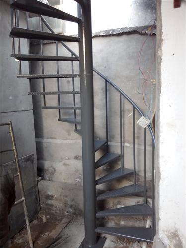 西四专业外跨楼梯焊接 室内楼梯制作 护栏