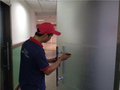 广州办公室玻璃门维修