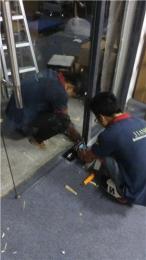 广州专业移动玻璃门维修安装